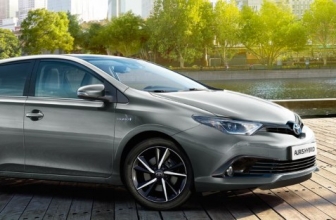 Toyota Auris Hybrid Review